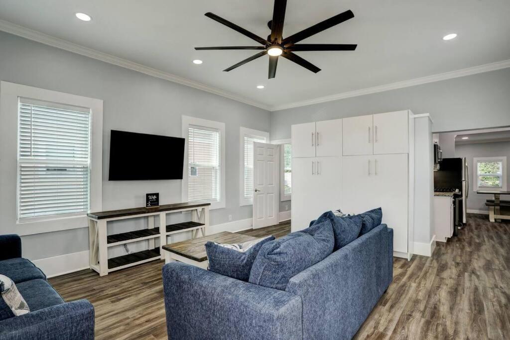 Renovated Beach Bungalow! กาลเวสตัน ภายนอก รูปภาพ