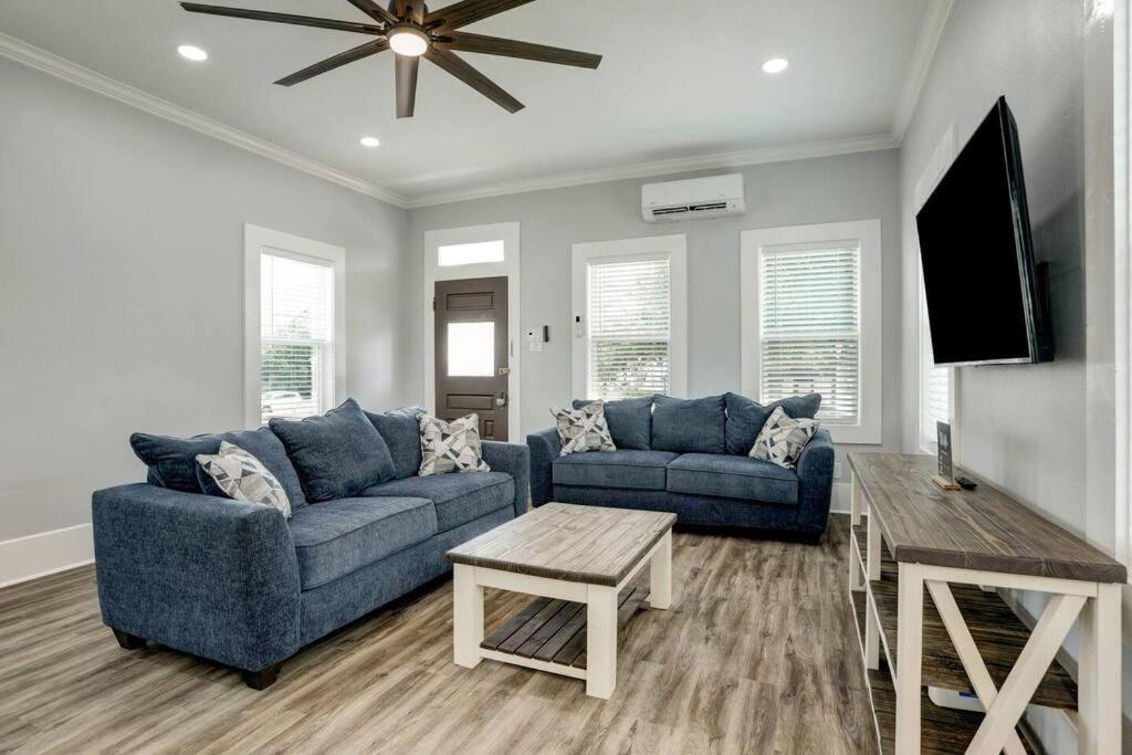 Renovated Beach Bungalow! กาลเวสตัน ภายนอก รูปภาพ