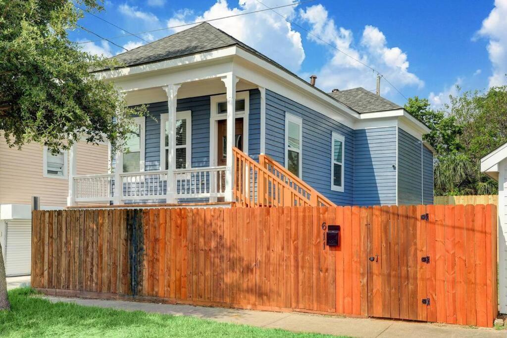 Renovated Beach Bungalow! กาลเวสตัน ภายนอก รูปภาพ